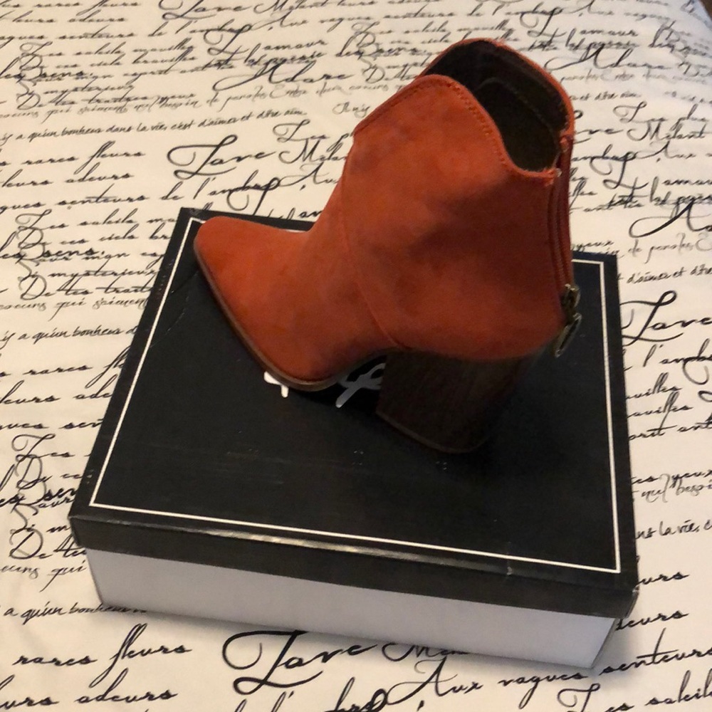 Women’s heeled boots